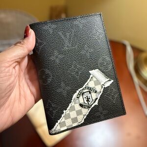 Louis Vuitton Limited Edition Passport Holder Manchester United